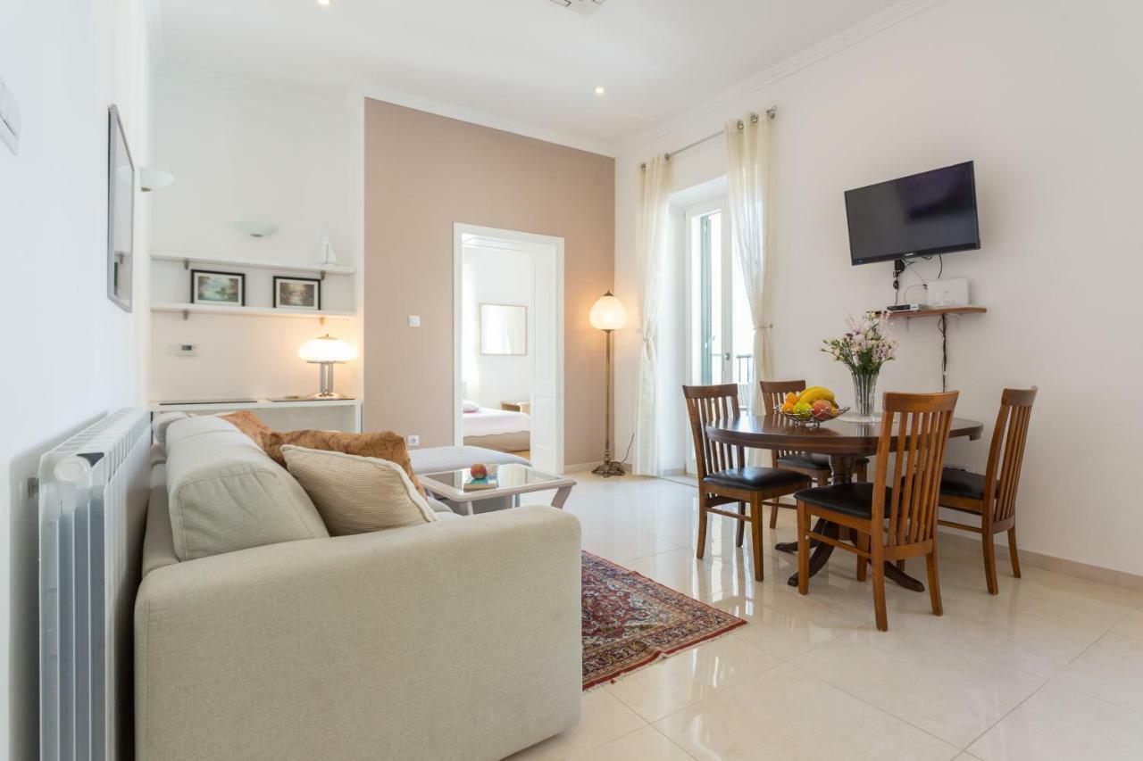 Apartamento Victoria 2 *