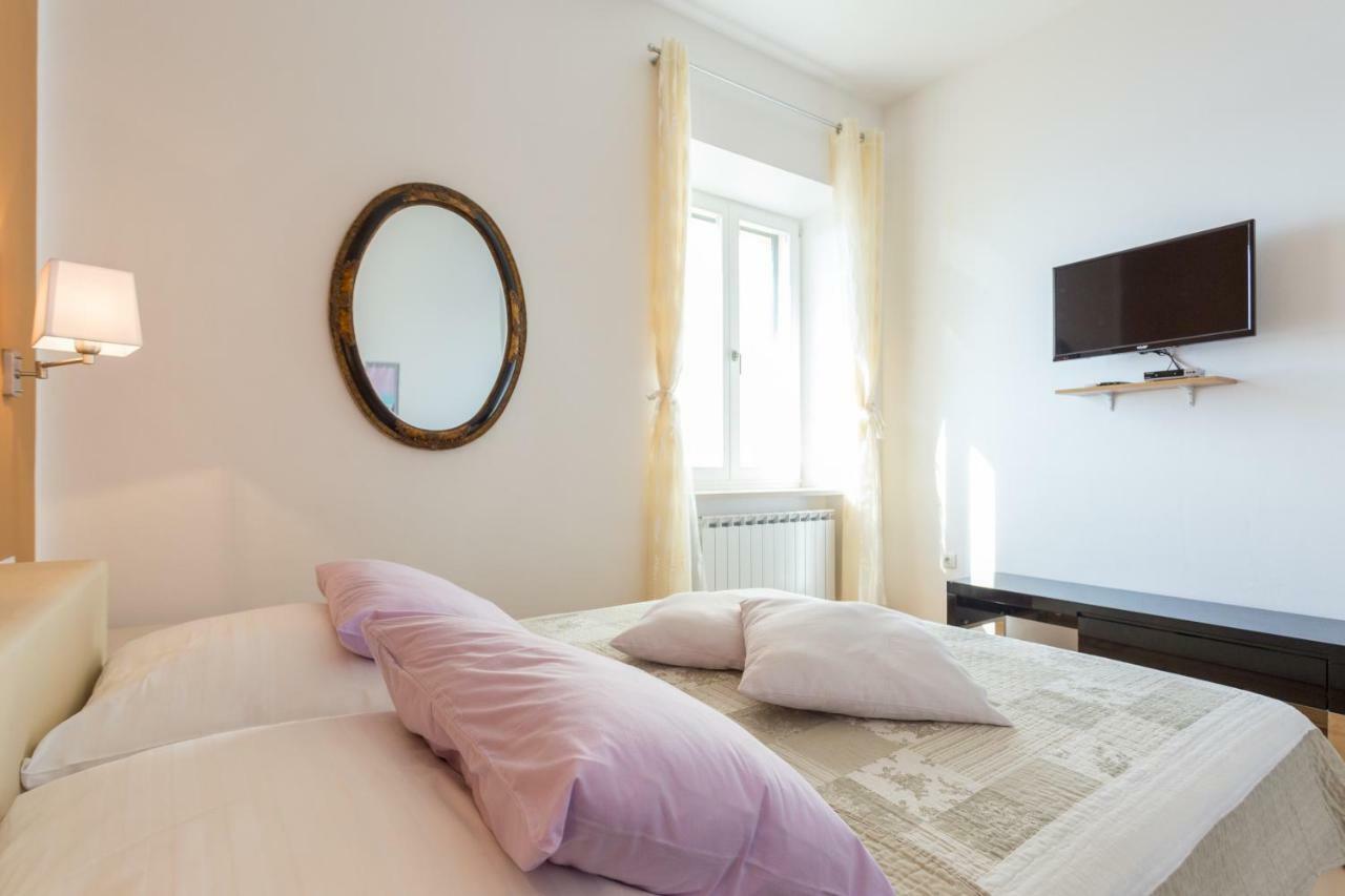 Apartamento Victoria 2 *