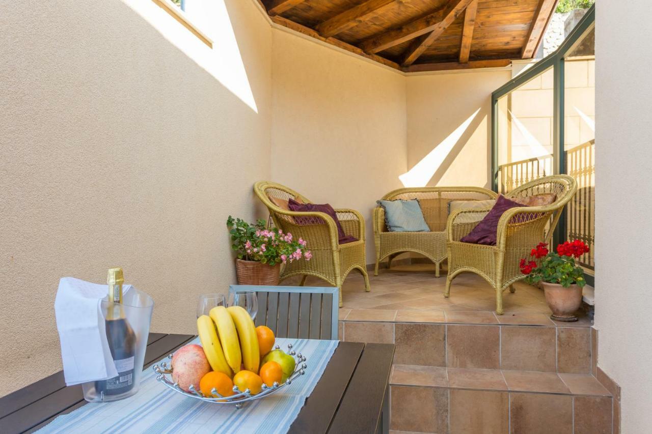 Apartamento Victoria 2 *