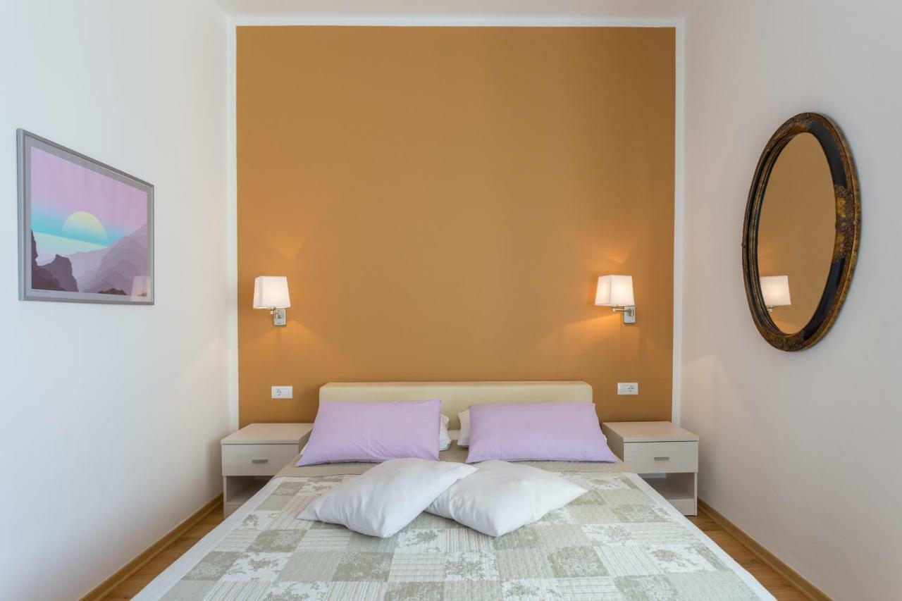 Apartamento Victoria 2 *
